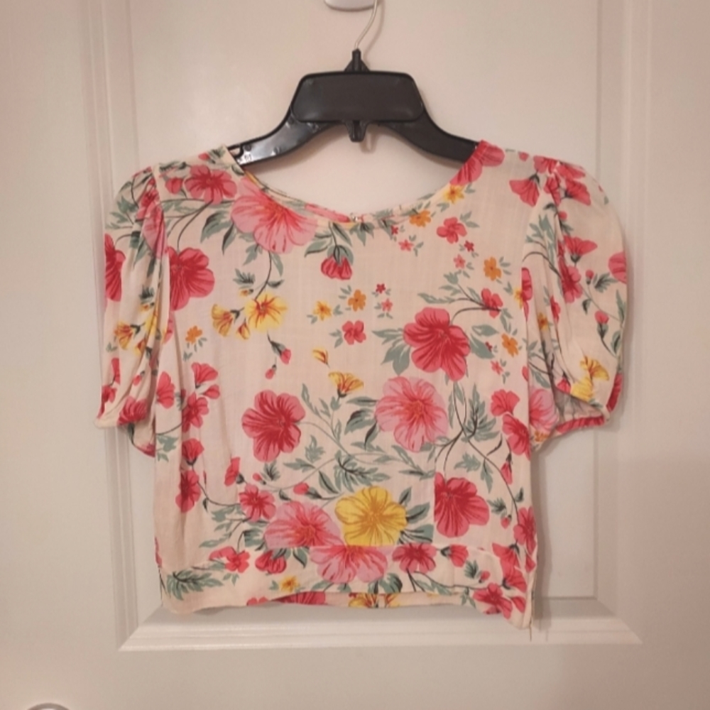 GB Floral Puff Sleeve Crop Top